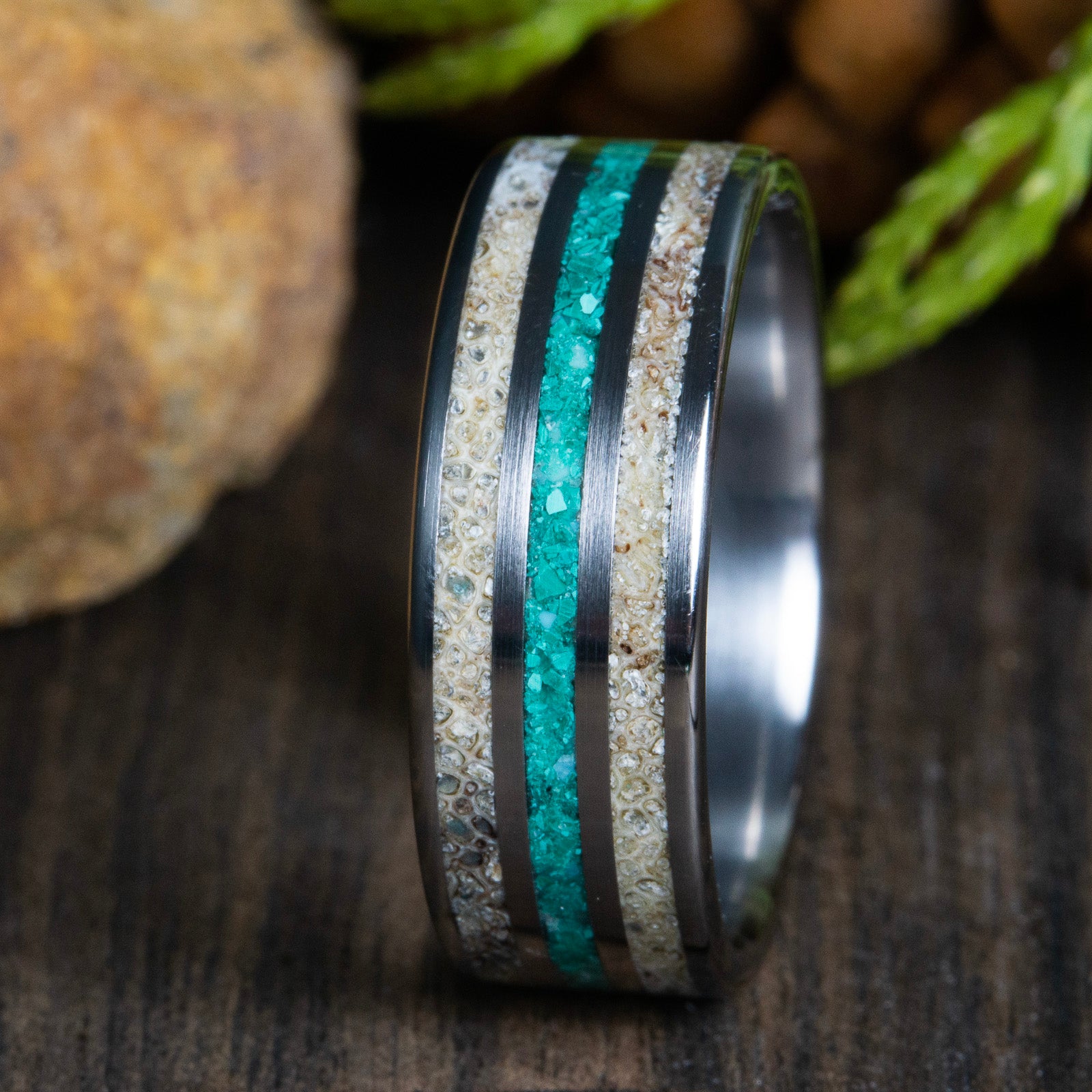 Antler ring with malachite