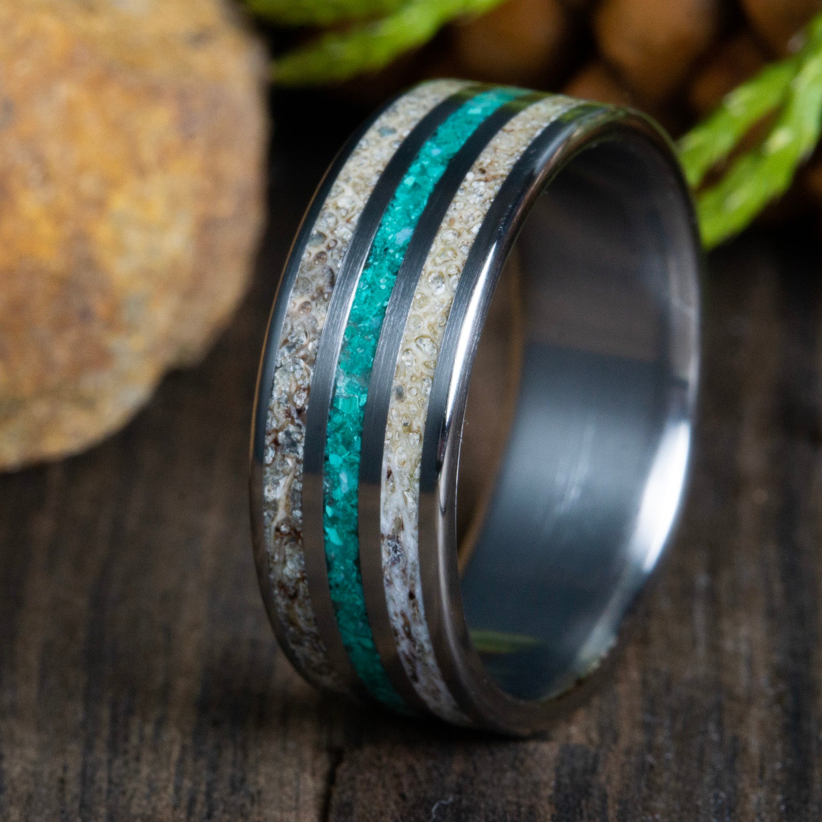 Antler ring with malachite