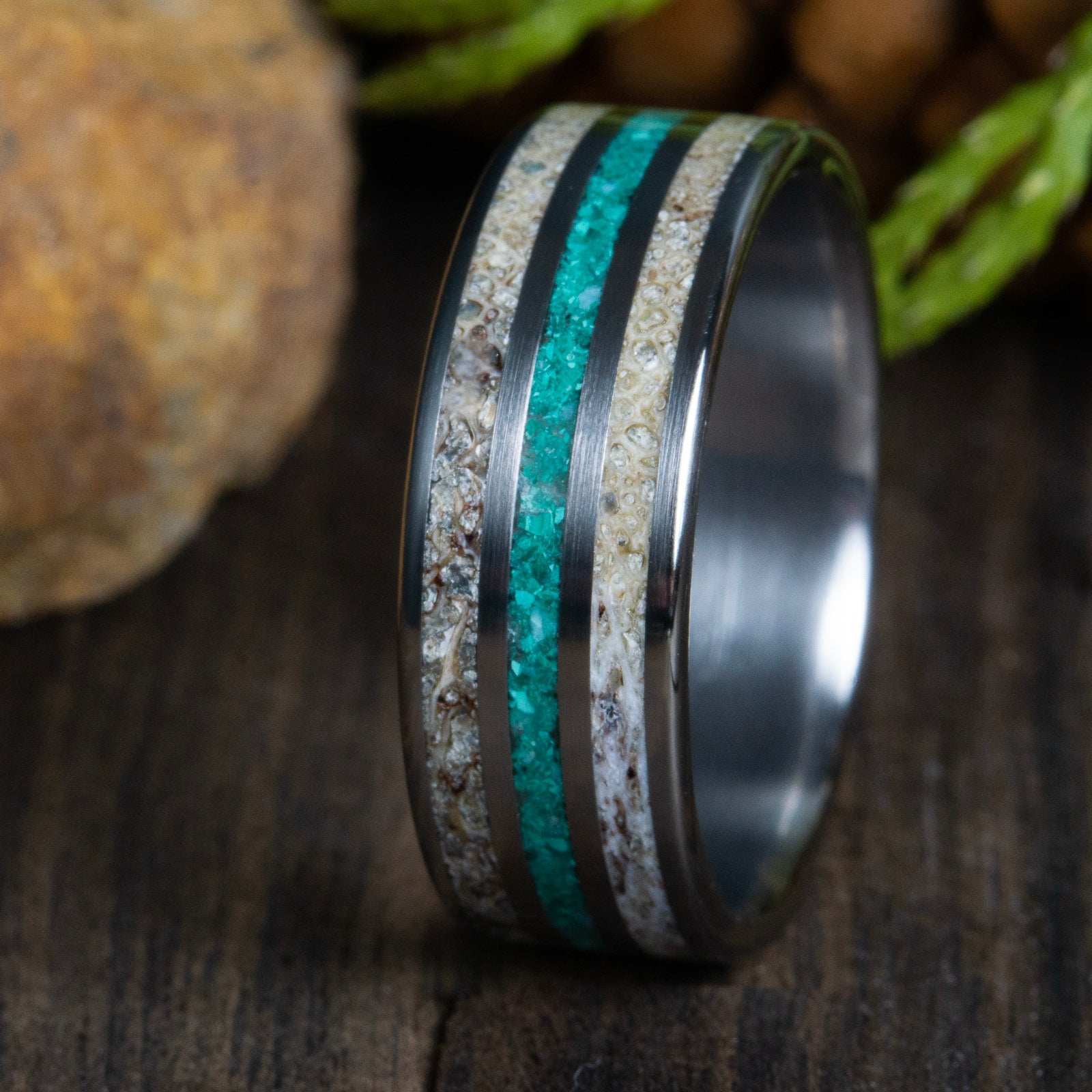 Antler ring with malachite