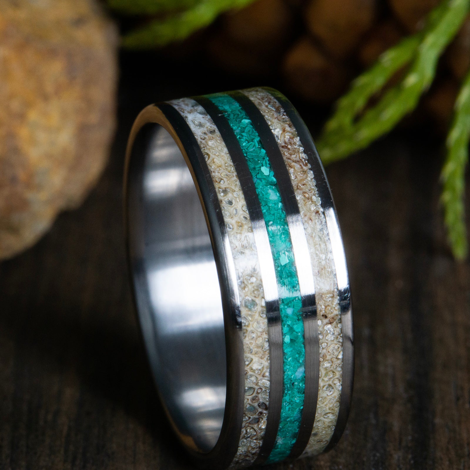 Antler ring with malachite