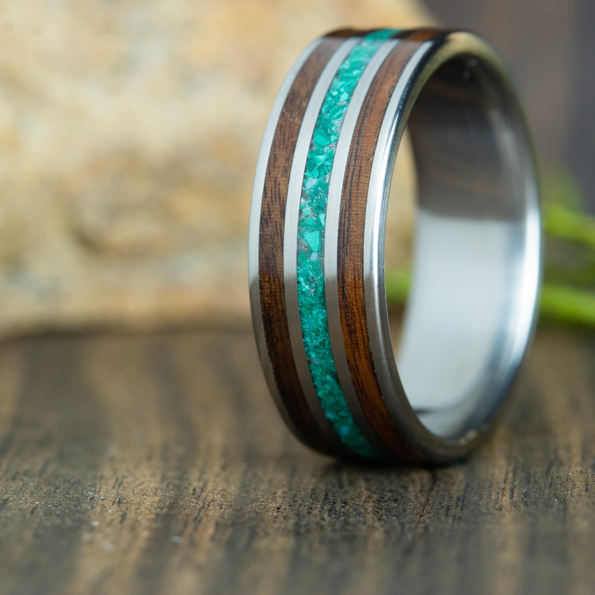 Rosewood ring with Malachite stone